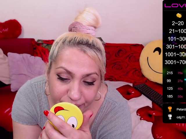 Live sex webcam photo for Sensualass77 #244129154