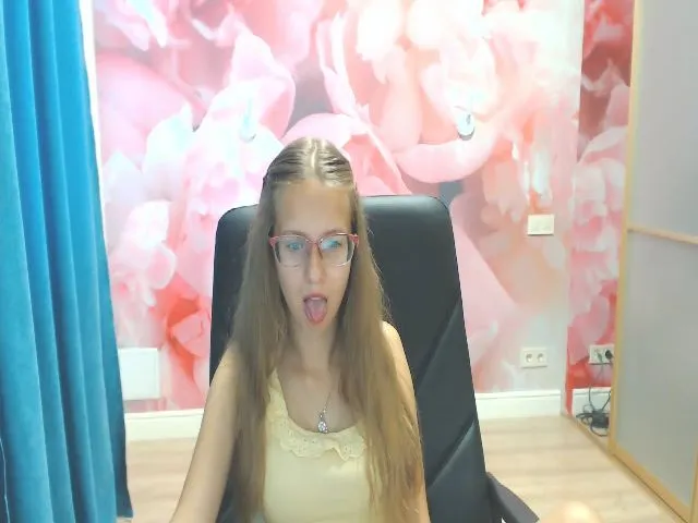 Live sex webcam photo for Alice_Adamsi #255371802