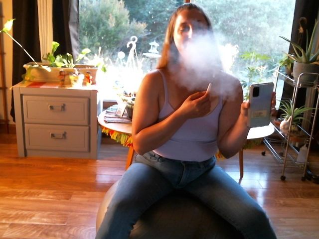 Live sex webcam photo for SuzieMoon #254971387