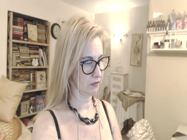 Live sex webcam photo for CHARISS #261602941