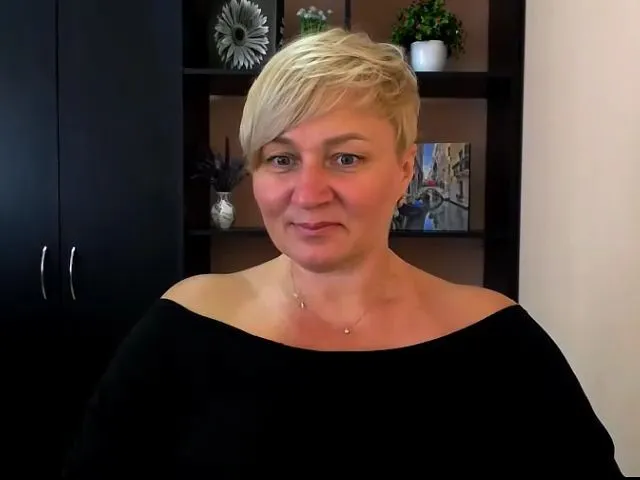 Live sex webcam photo for KailyMey #253771272