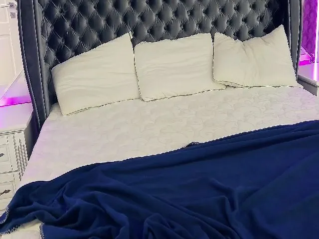 Live sex webcam photo for SashaMyLuv #262704880