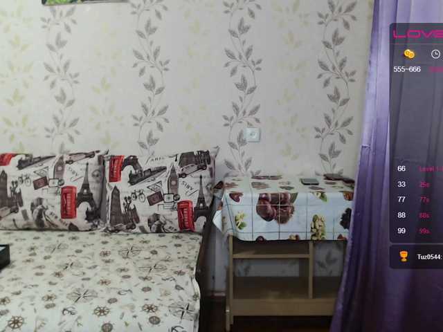 Live sex webcam photo for Alenushka888 #241435754