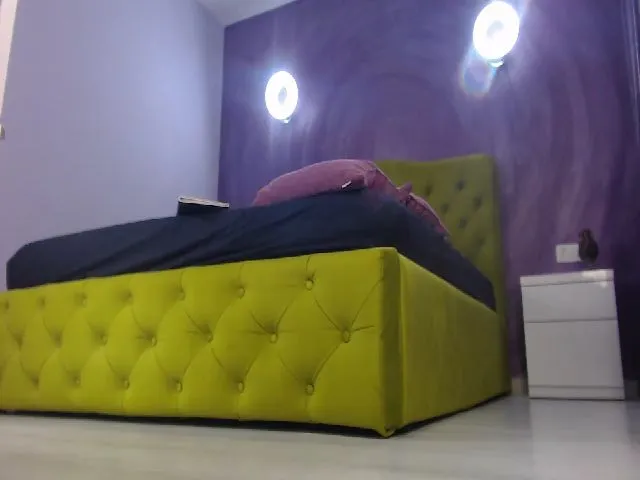 Live sex webcam photo for BrianaDeville #254176471