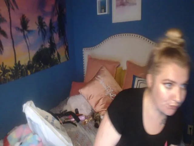 Live sex webcam photo for SnowWhiteXxxx #254343523