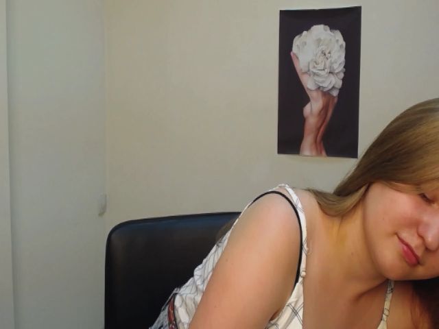 Live sex webcam photo for YummySwetts #259466033