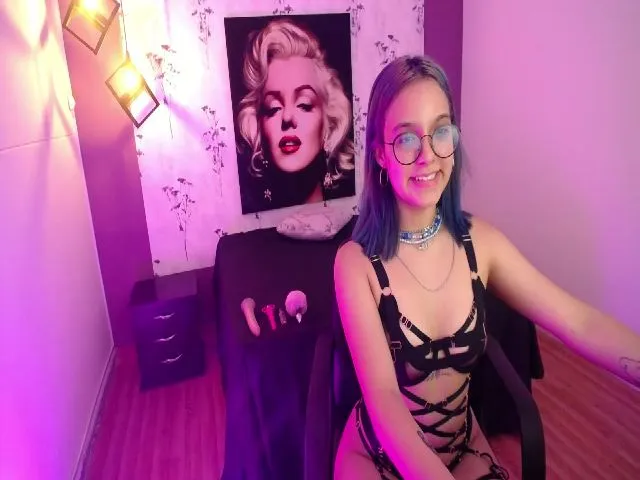 Live sex webcam photo for Spaaarkie #256288752