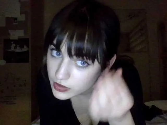 Live sex webcam photo for LittleKatie #241123207