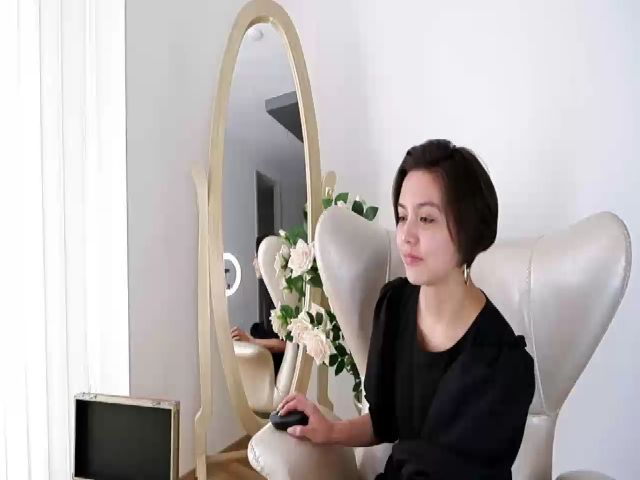 Live sex webcam photo for Anne_boleyn_ #263839164