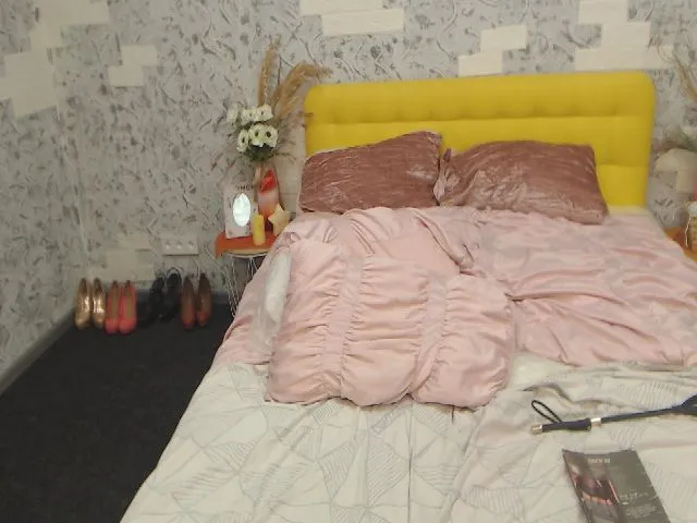 Live sex webcam photo for MeaMeloneX #263512242