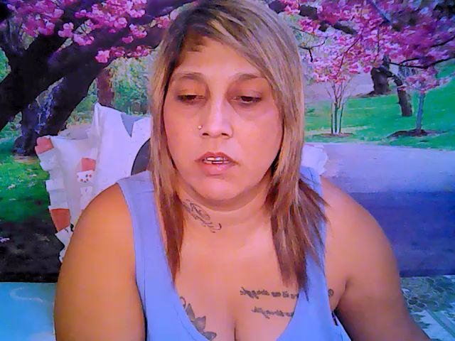 Live sex webcam photo for Roxyfoxy69 #260512444