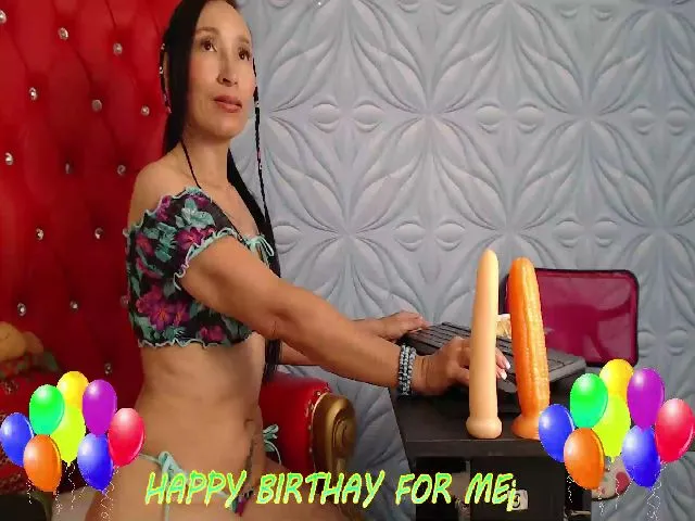 Live sex webcam photo for BlowMommy #252445514