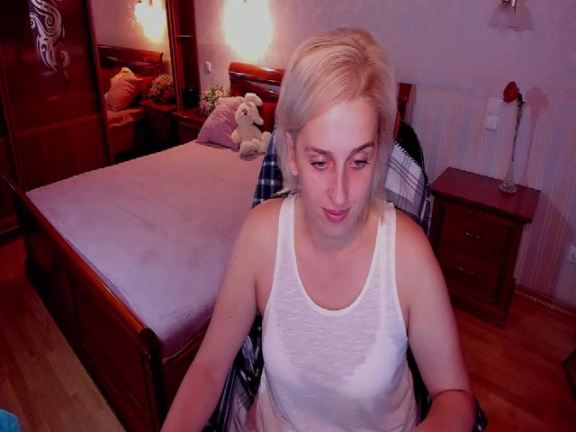 Live sex webcam photo for VictoriaJons5 #265411772