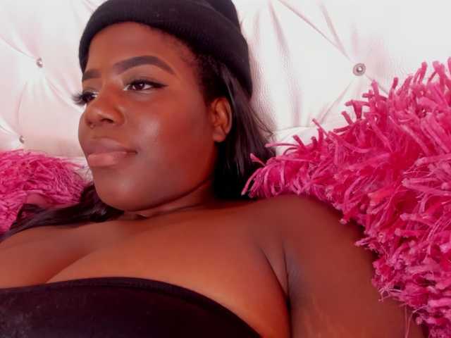 Live sex webcam photo for BellaEbony21 #288002163