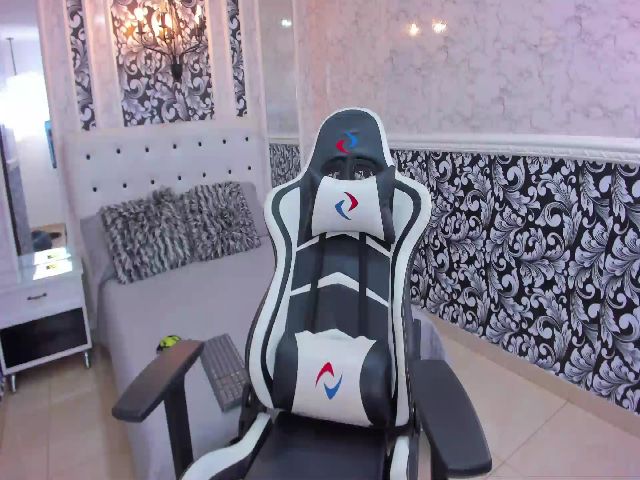 Live sex webcam photo for CurvyBlue #260273404