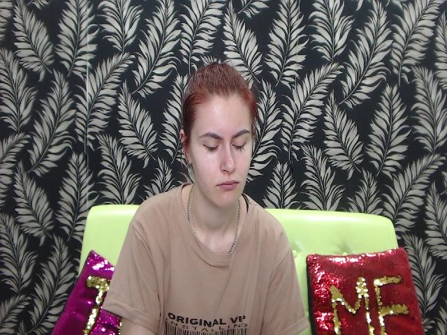 Live sex webcam photo for MollyTravis #261975707