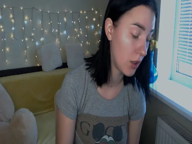 Live sex webcam photo for JenniferGill #252741372