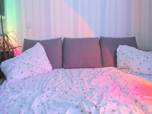 Live sex webcam photo for AwesomeRoxy #253066265