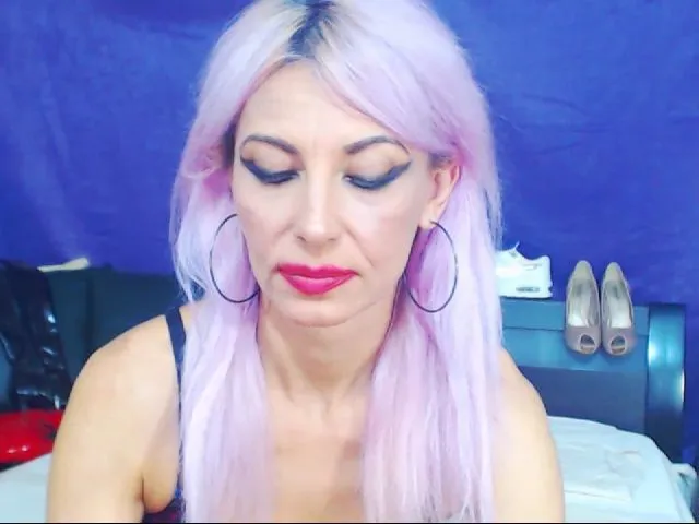 Live sex webcam photo for LillianaSara #264680188