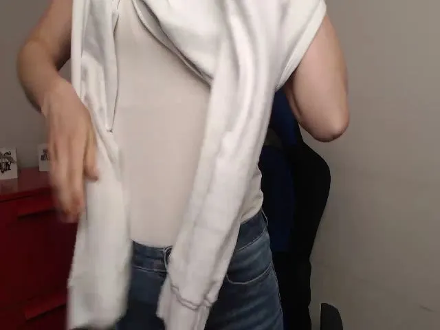 Live sex webcam photo for Little_ZOE #264113321