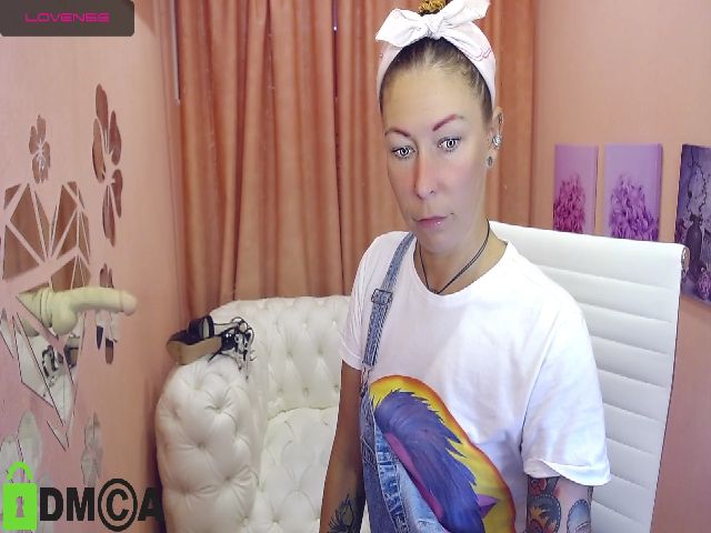 Live sex webcam photo for MarvelousLilu #263055036