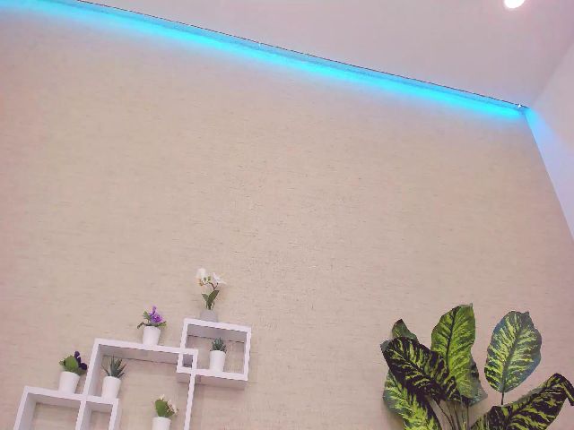 Live sex webcam photo for KellyBelly #260001283