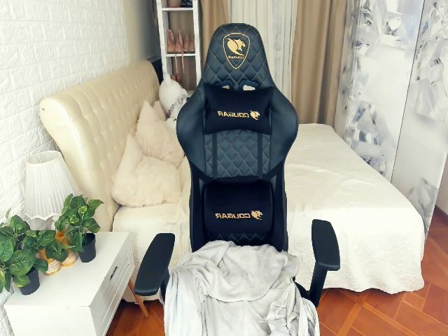 Live sex webcam photo for ArielAniston #260726037