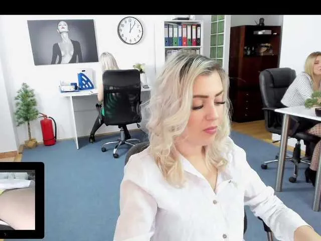 Live sex webcam photo for KinkyOffice #241265266