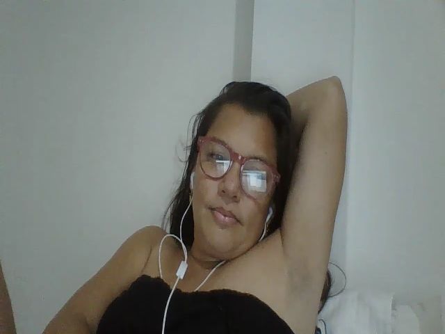 Live sex webcam photo for SweetLola01 #255244837