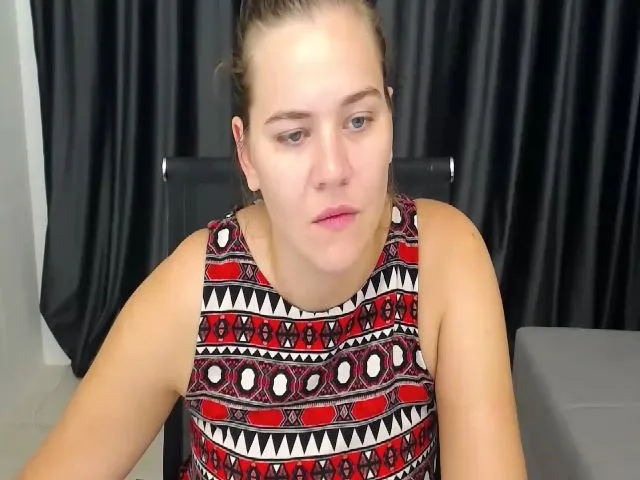 Live sex webcam photo for KellyKleine #253510209