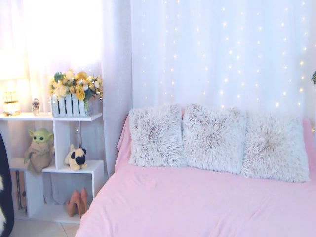 Live sex webcam photo for La_Kim__Cam #254762597