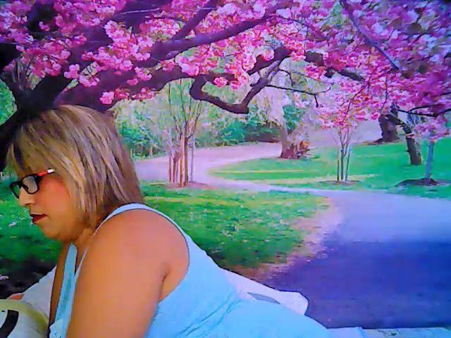 Live sex webcam photo for Roxyfoxy69 #254237370