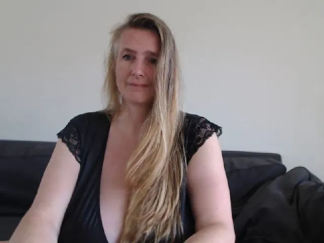 Live sex webcam photo for XXNikkie #254745311
