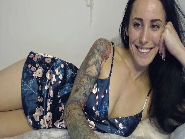 Live sex webcam photo for LadyLapthorne #260872160