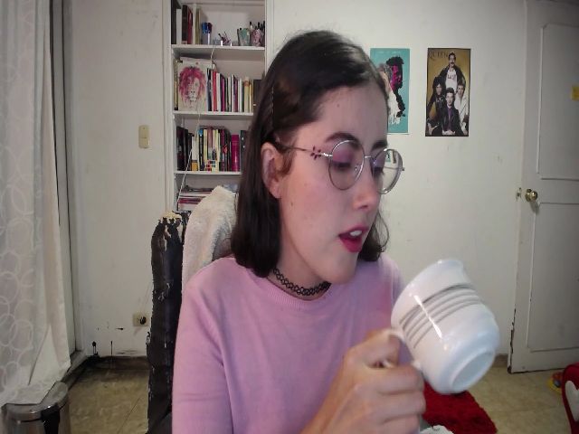 Live sex webcam photo for Cherrybunny21 #255779198