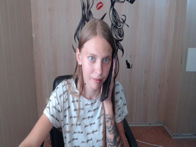 Live sex webcam photo for SshyTeen #257483948