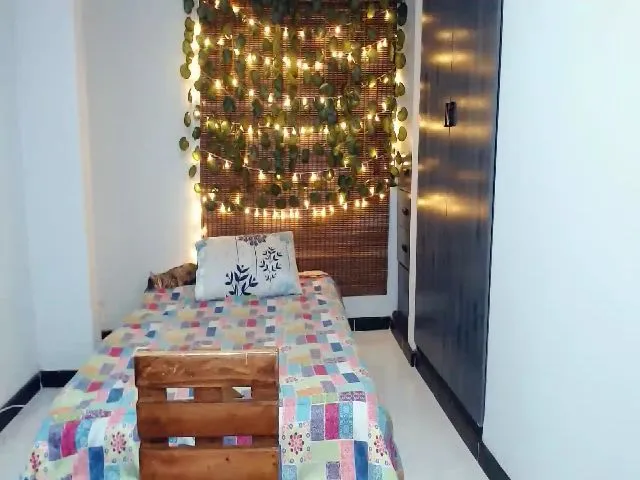 Live sex webcam photo for Luna__sparkly #263366827