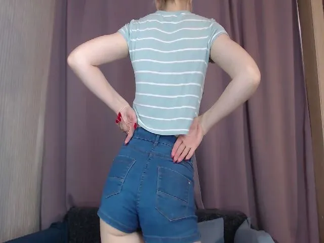 Live sex webcam photo for HotSwJenna #252994272