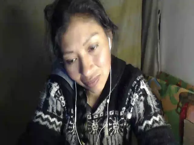 Live sex webcam photo for CHILENITAHOT #259716343