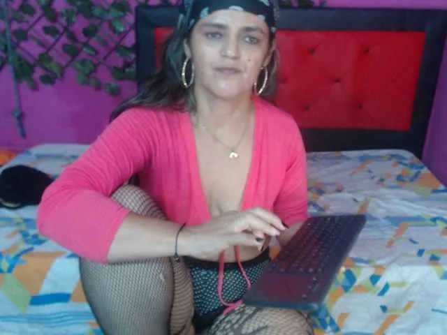 Live sex webcam photo for momlatin #241658185