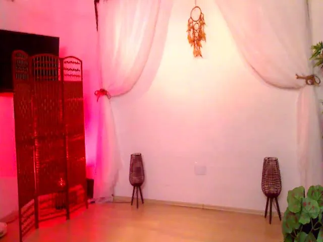 Live sex webcam photo for PoppyNaked #264109525