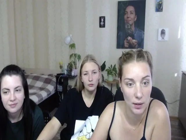 Live sex webcam photo for Emi_lywild #264347411