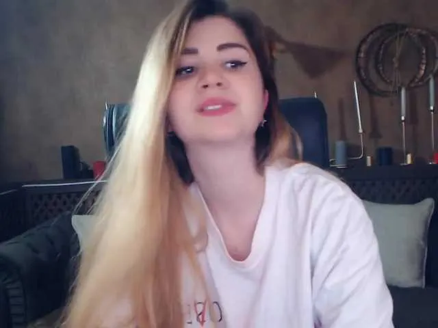 Live sex webcam photo for AmelliDi #245242064