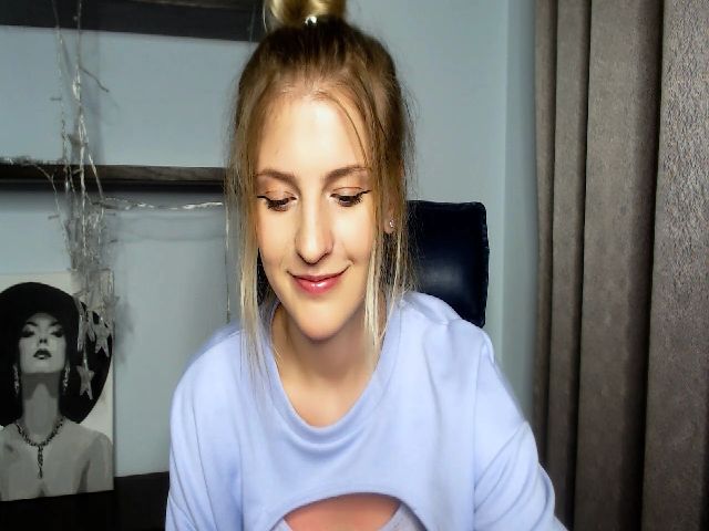 Live sex webcam photo for Sofia__White #254946412