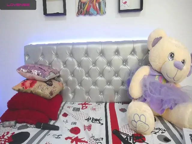 Live sex webcam photo for loli_love19 #253946365