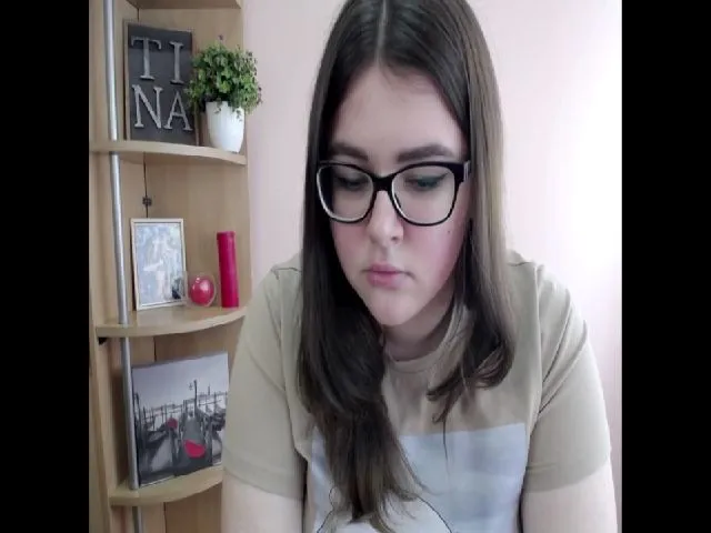 Live sex webcam photo for SweetyTinna #263636788