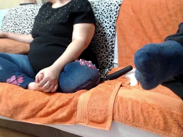 Live sex webcam photo for PaarHotHot #241135543