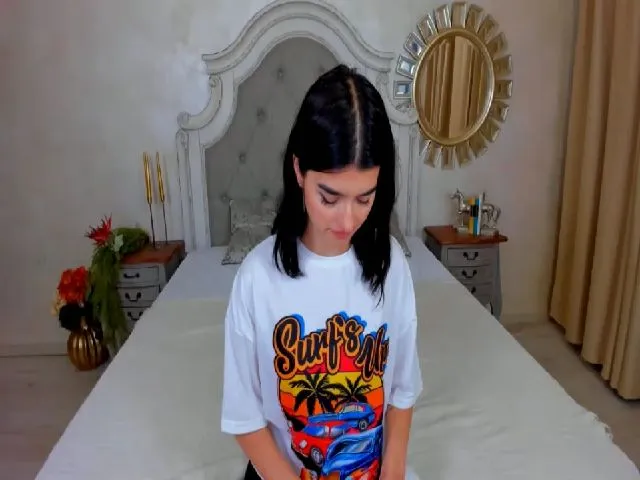 Live sex webcam photo for lolIip0p__ #256884979