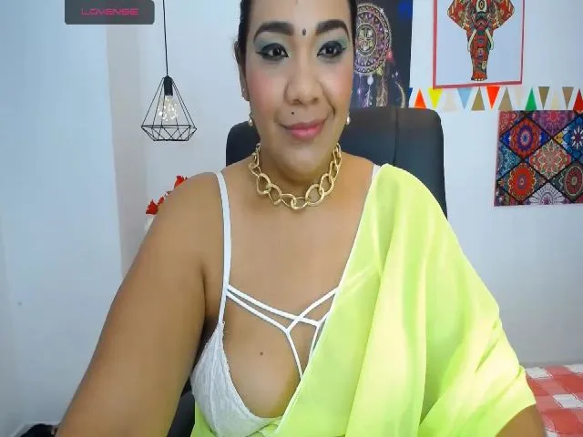 Live sex webcam photo for IndianMama #254192836