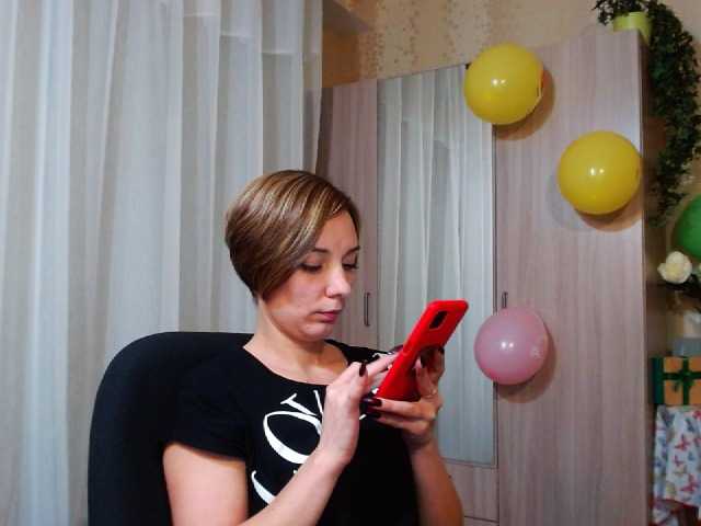 Live sex webcam photo for EmilyWild18 #241048591